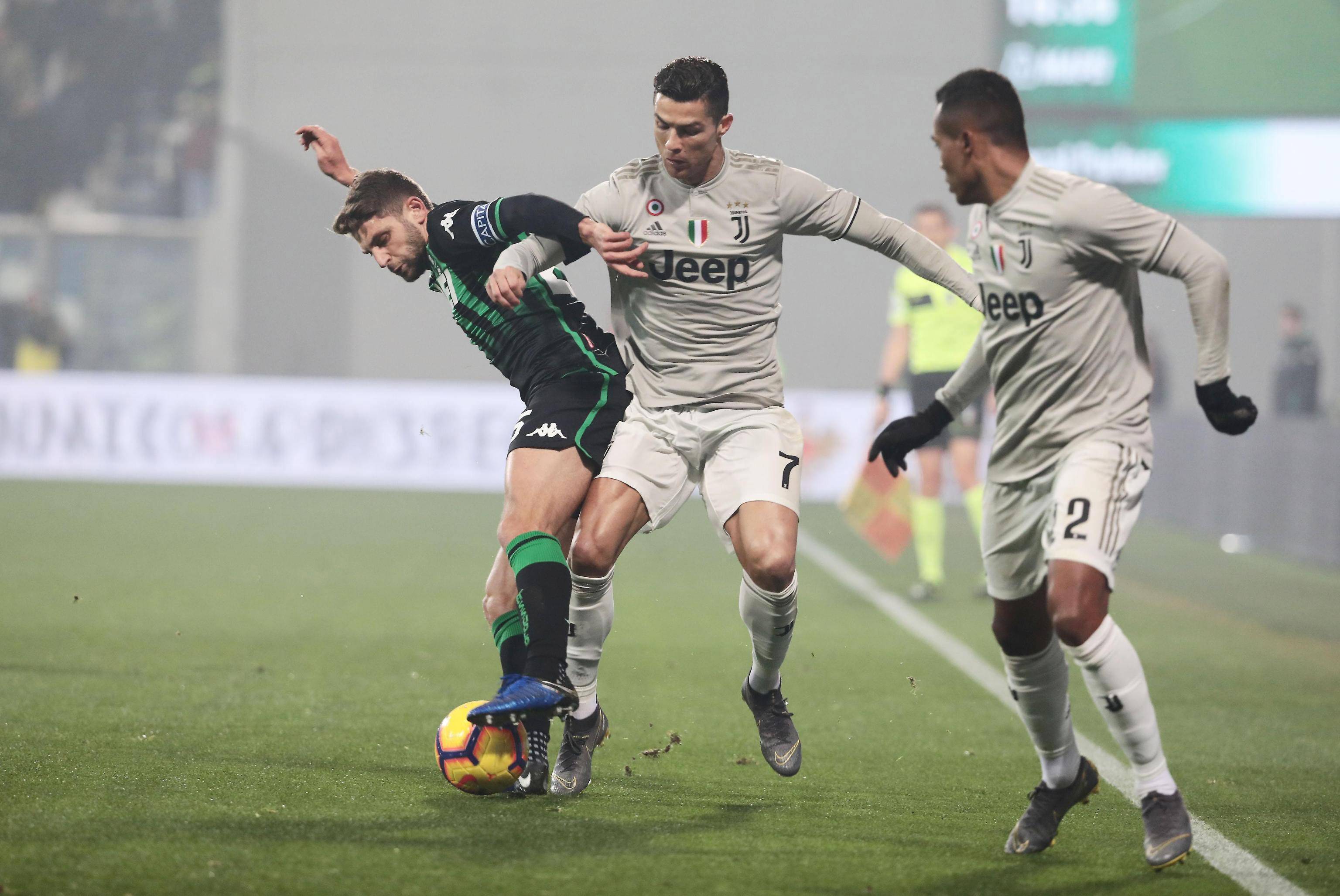 包含巴塞罗那与尤文图斯上演激烈角逐的词条