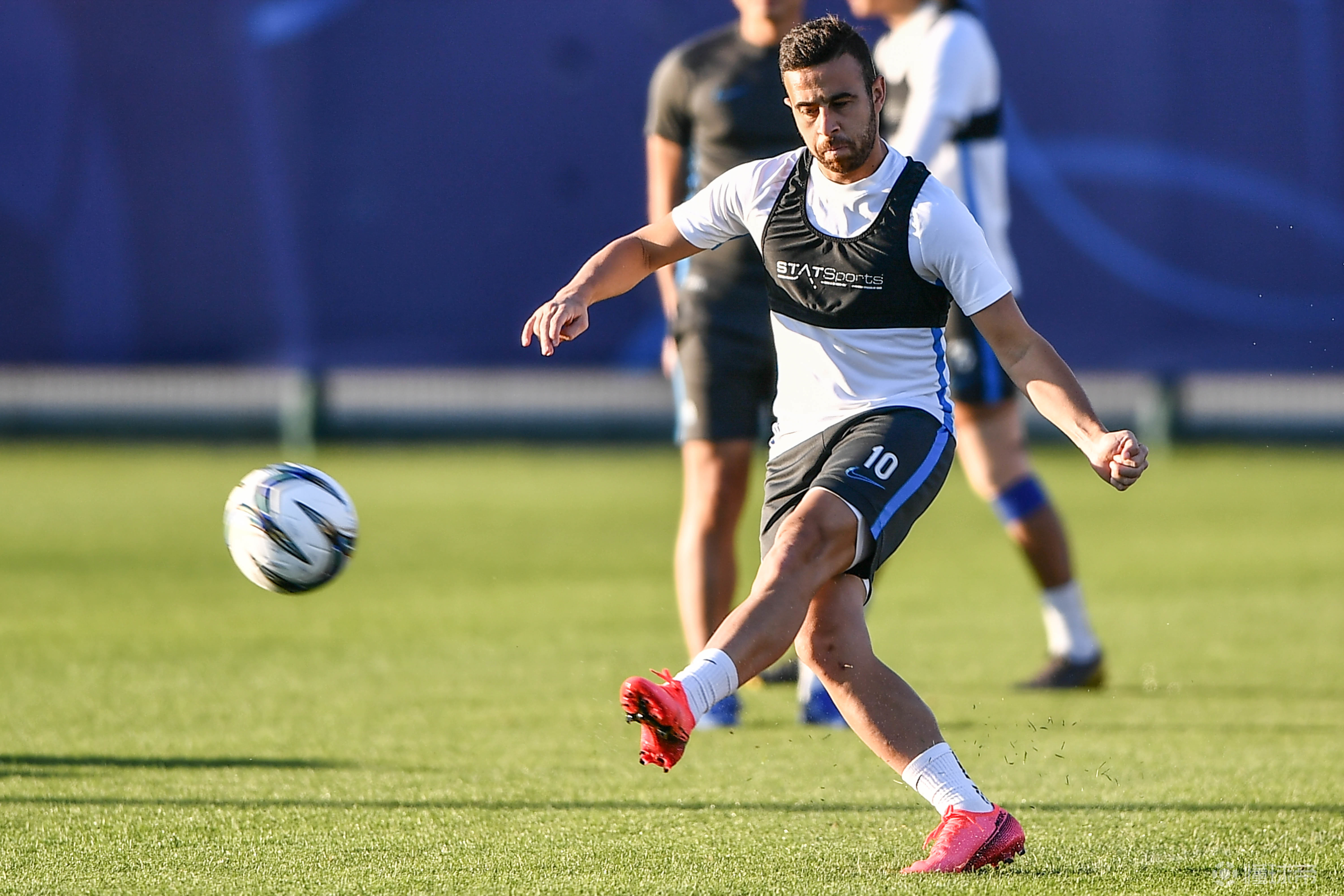 关于柏林赫塔大将遭受伤病困扰，球队备战工作艰苦的信息