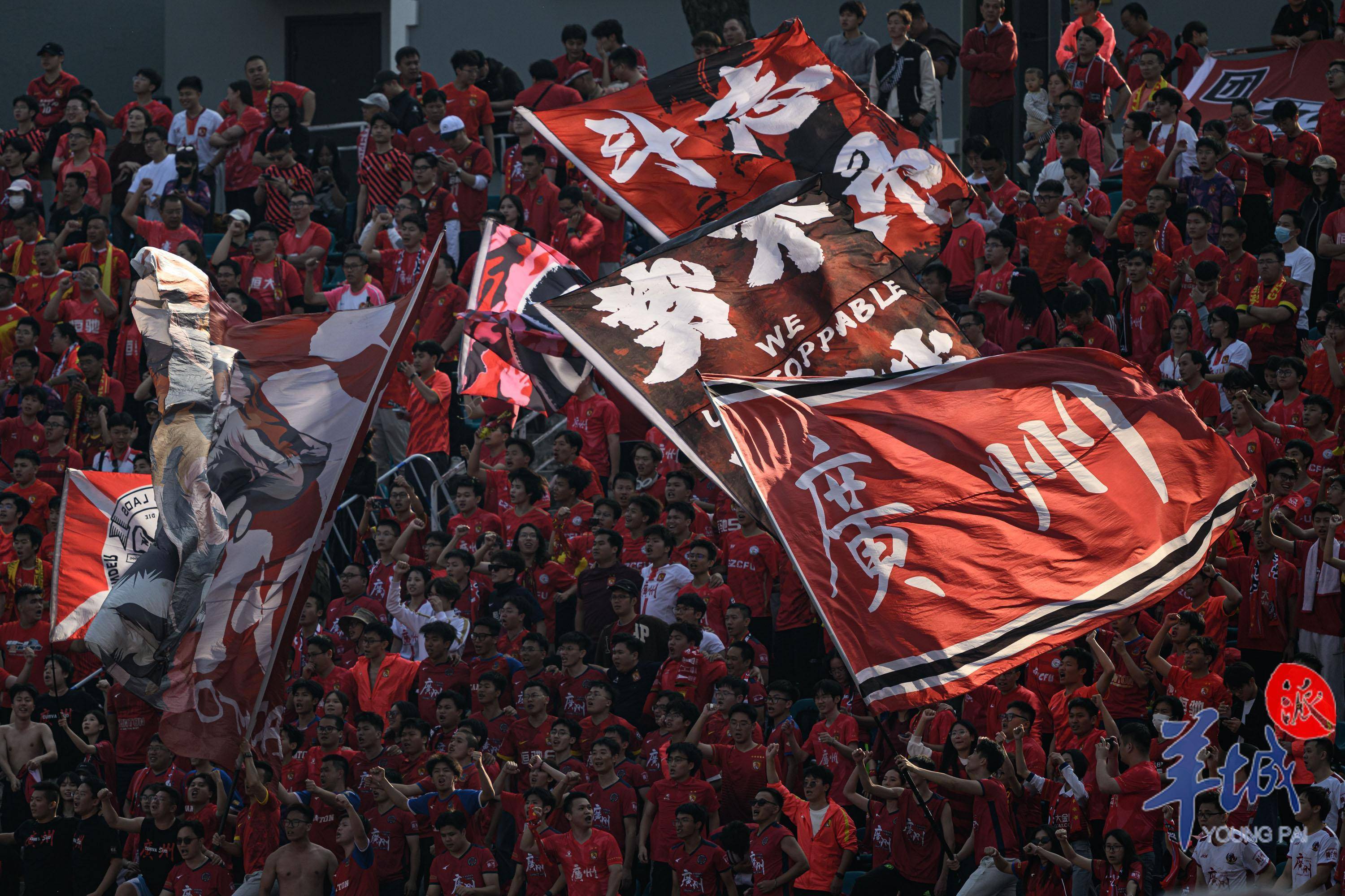 球队在比赛中展现出团结一心的团队精神的简单介绍