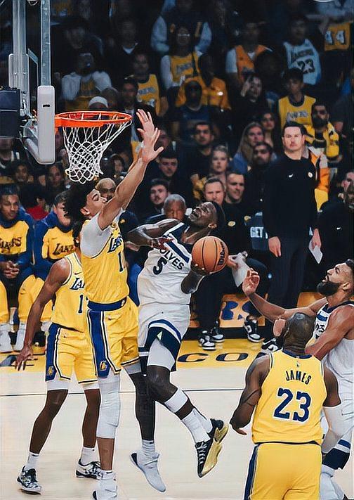 森林狼大胜活塞，终结三连败的简单介绍