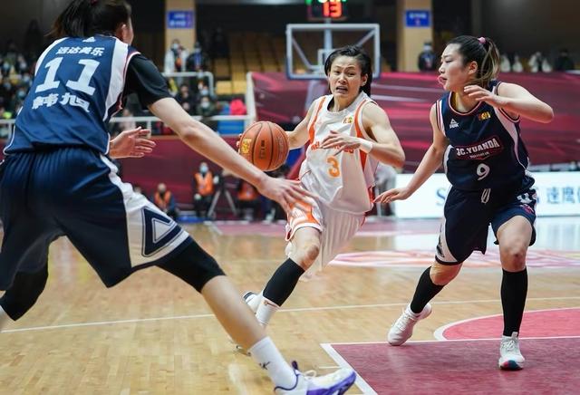 包含强强对决，世界女足争霸赛日渐白热化的词条