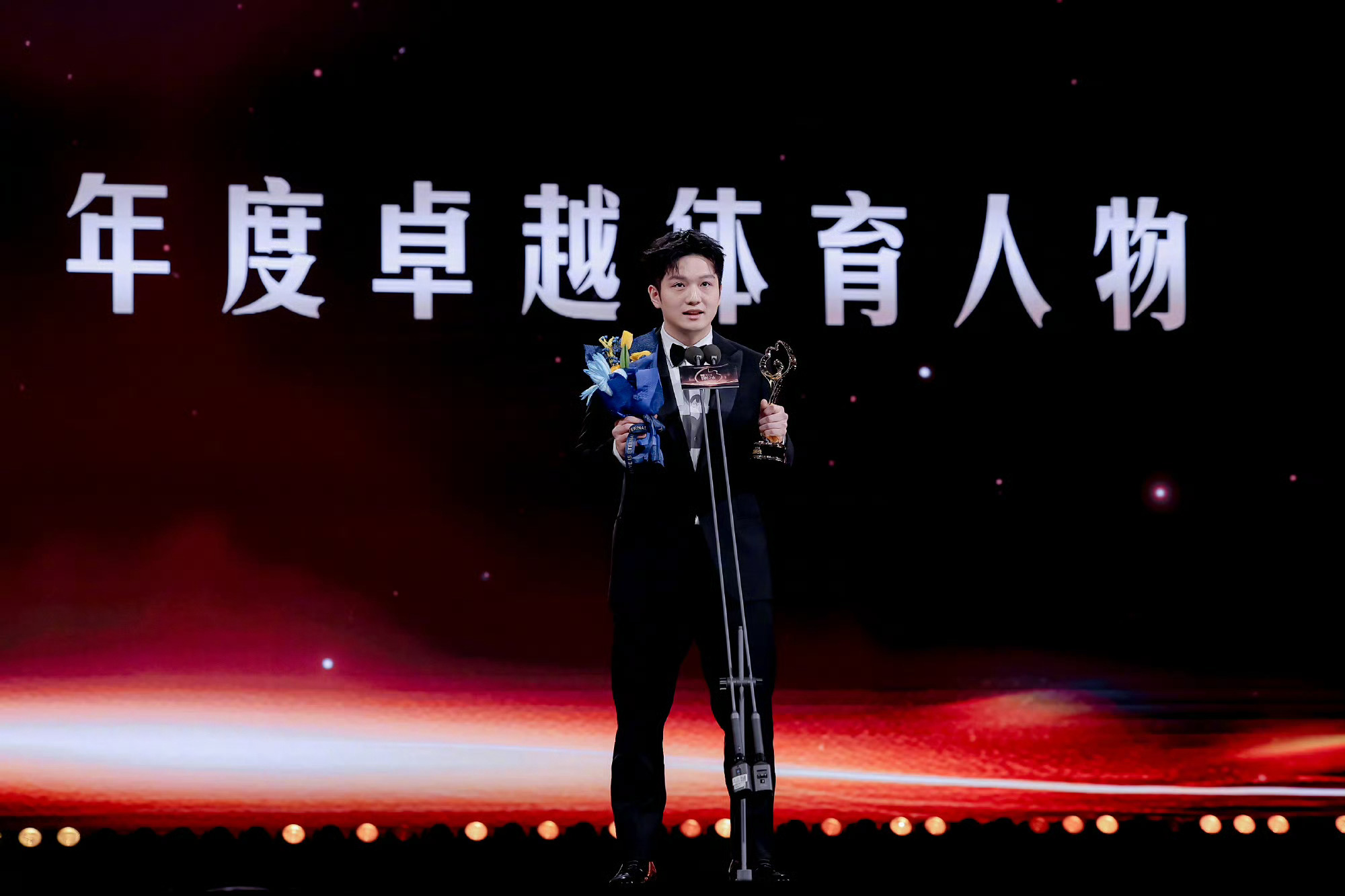 包含英雄无悔，球队全力以赴赢下胜利的词条