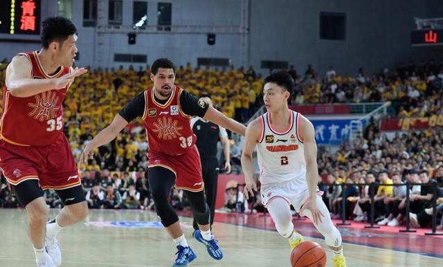 开云体育登录-精彩对决！广东队与山西队上演激烈比赛