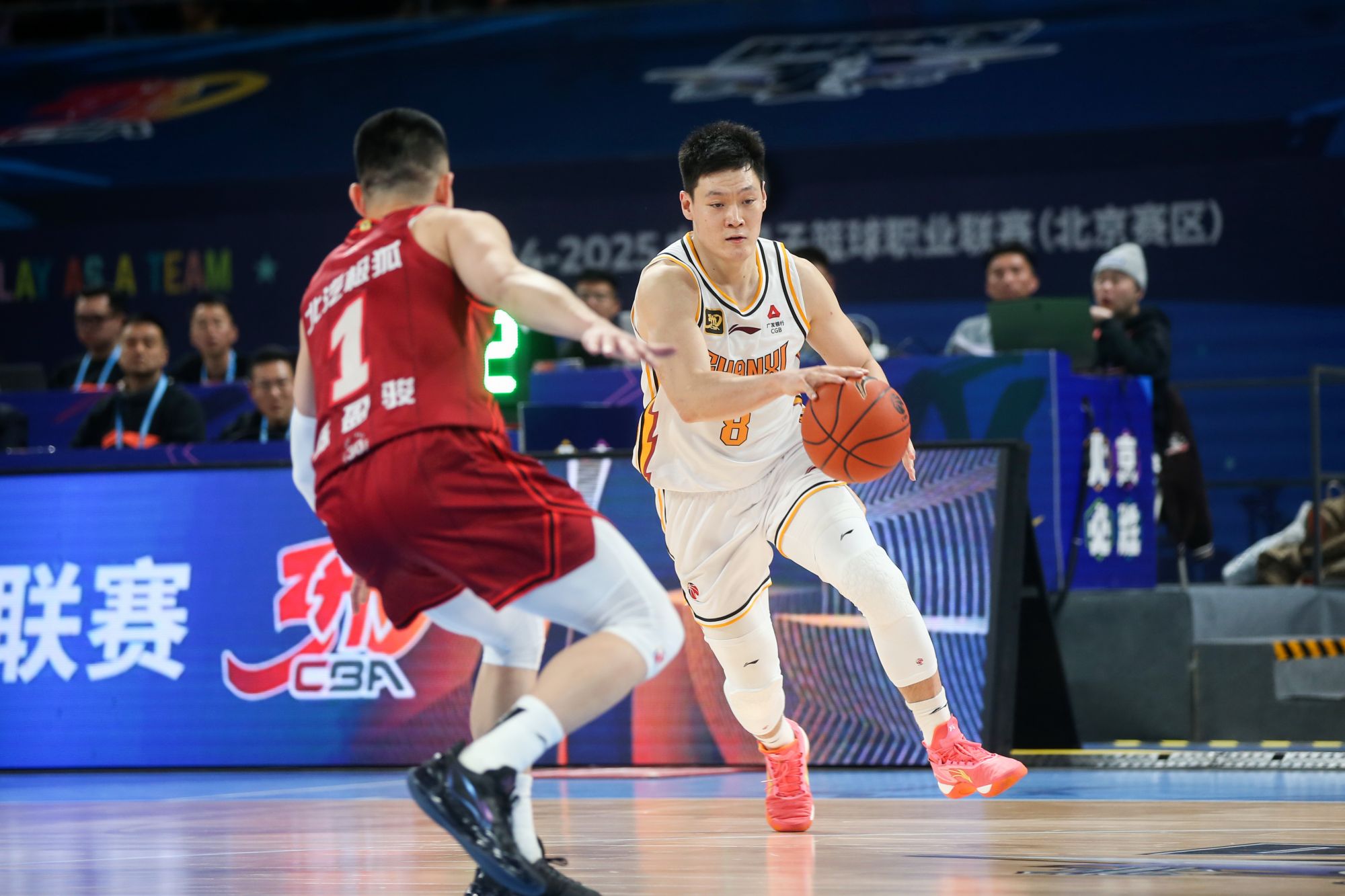 比赛的胜利关键，球员们为了荣誉拼尽全力