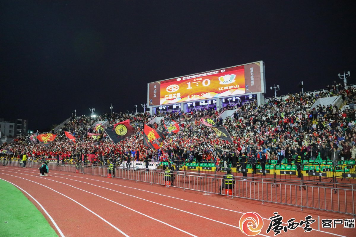 开云APP-篮球体育盛宴引爆热潮，球迷热情高涨