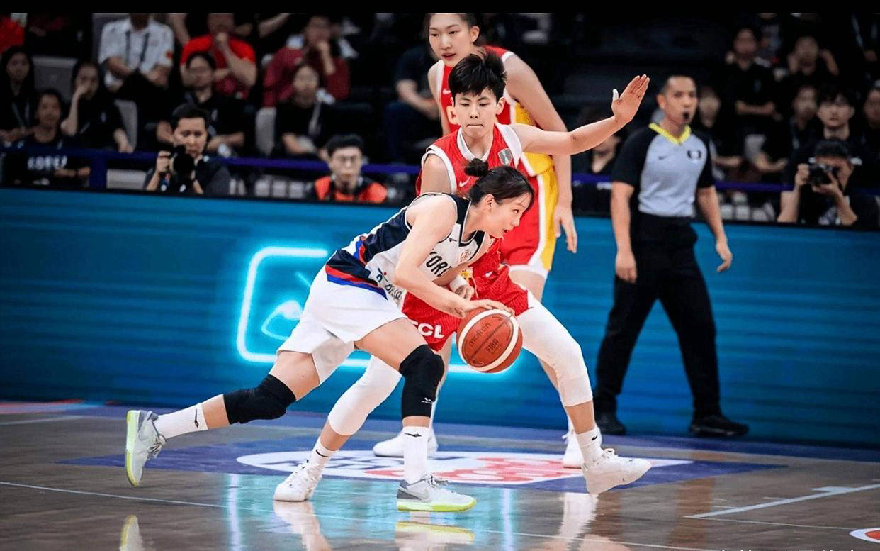 开云体育-哈德斯菲尔德球员表现出色，面对强劲对手一点不落下风