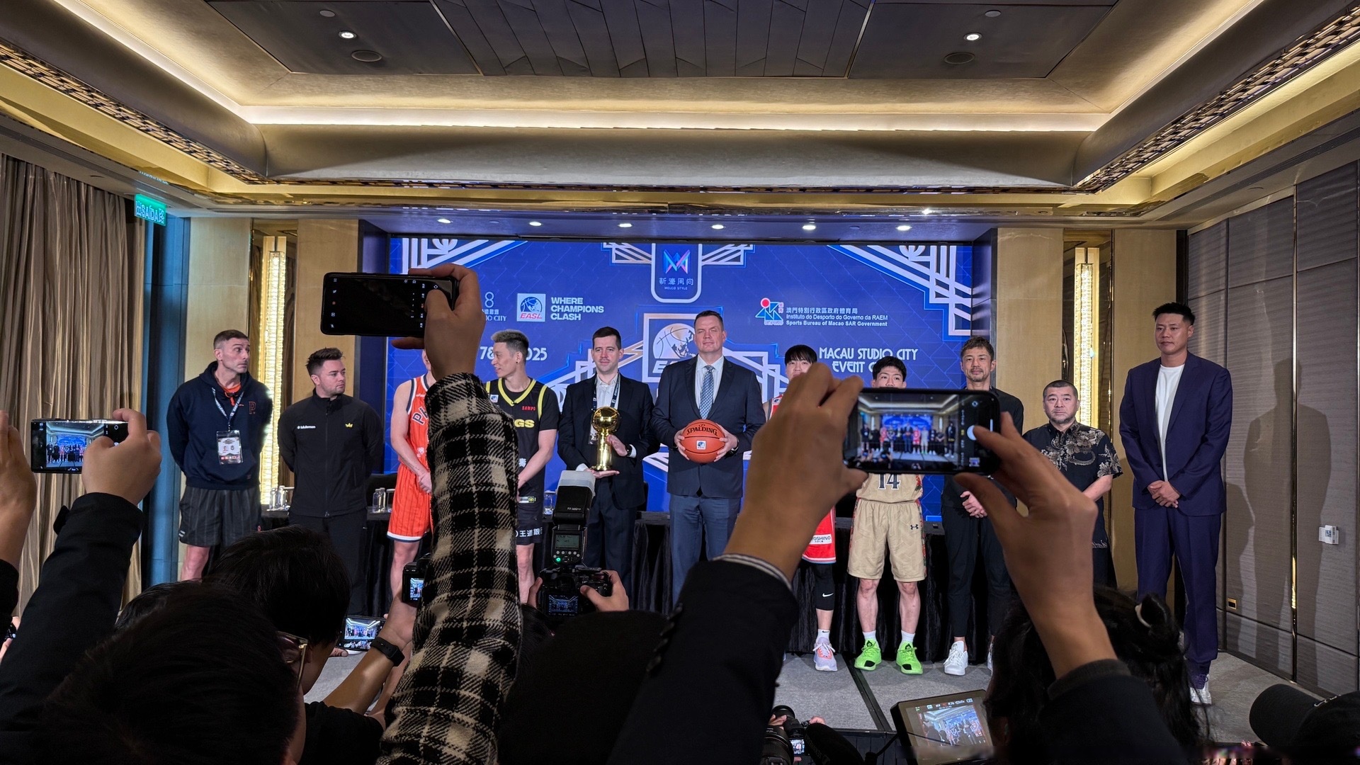 关于全北现代主场轻取港岛东方，晋级淘汰赛的信息