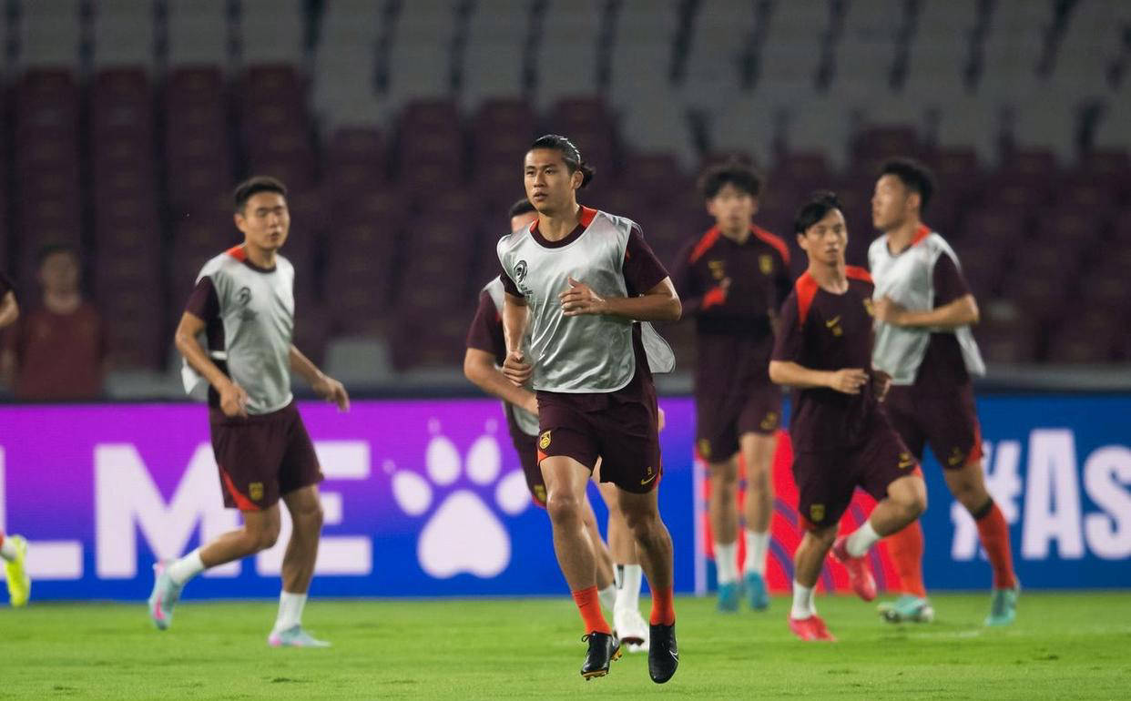 亚洲足球竞技场上呈现出火爆局面.