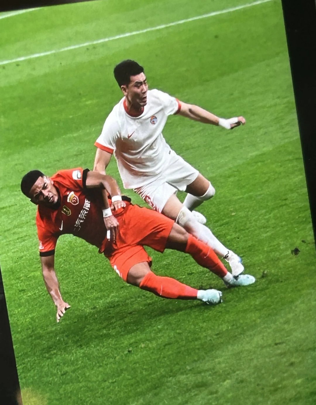 开云体育-天津天海主场战平上海上港，两队难分伯仲