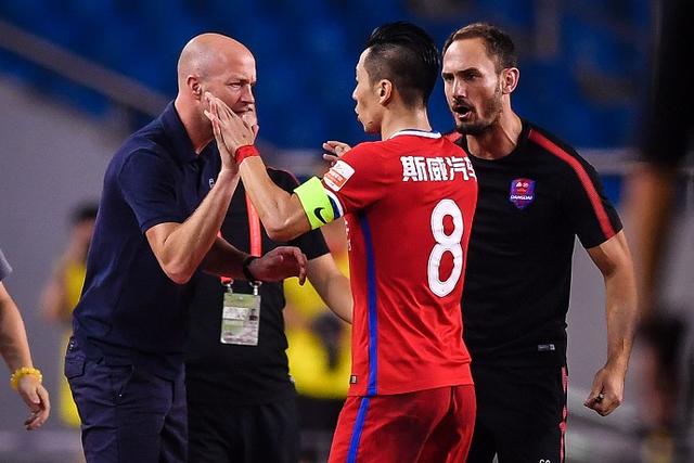 包含瓦伦西亚客场失利，保级形势岌岌可危的词条