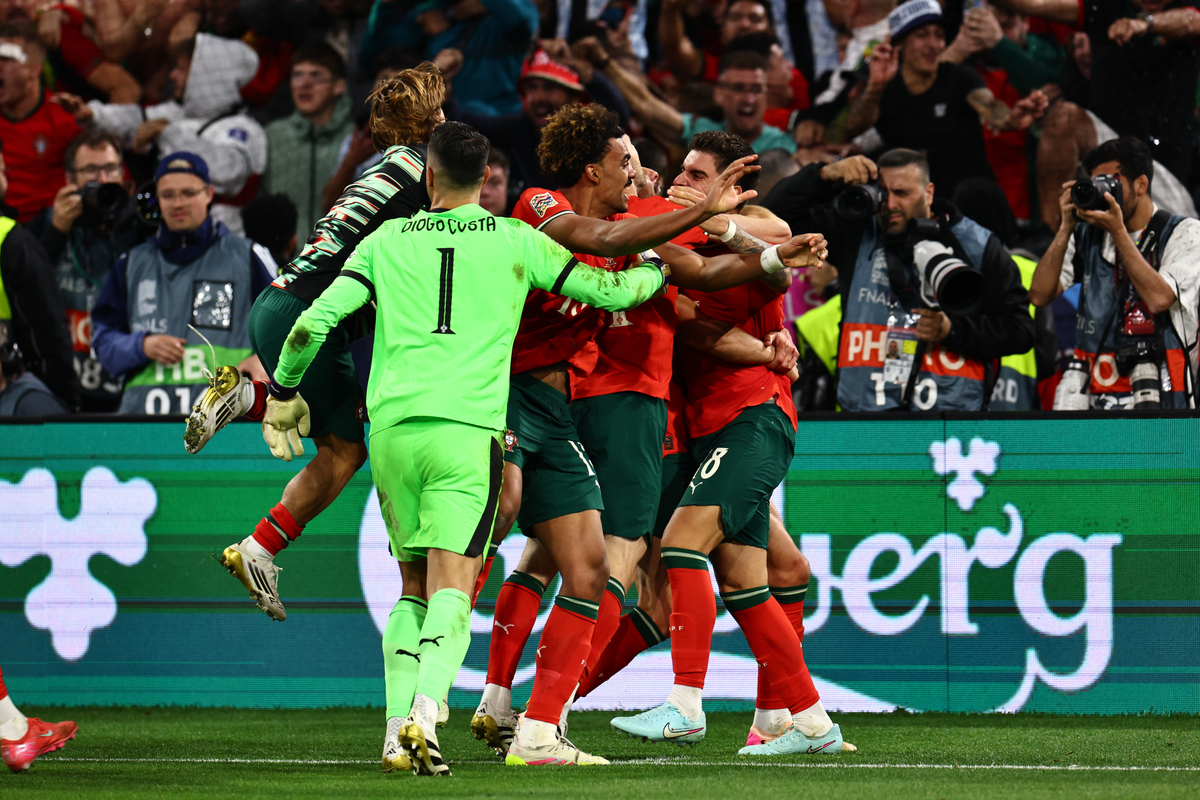 西班牙击败波兰，备受关注的胜利赛事赢得观众喝彩