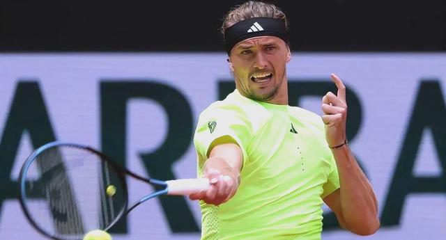 关于瑞典水球队以微弱优势夺得胜利，成功晋级半决赛的信息