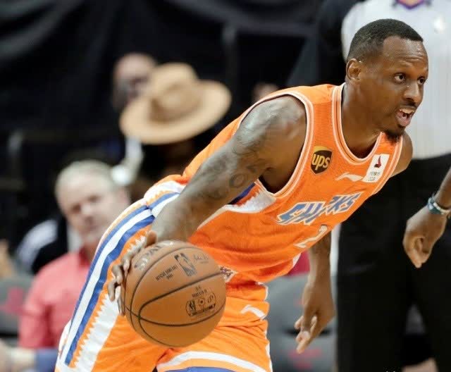 卫冕冠军遭遇连败，青岛队苦战却无力回天