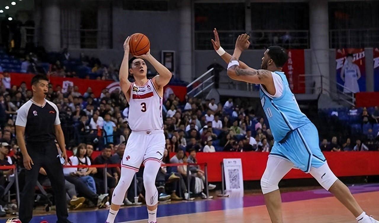 广东队主场大胜上海队，避免出现两连败的尴尬