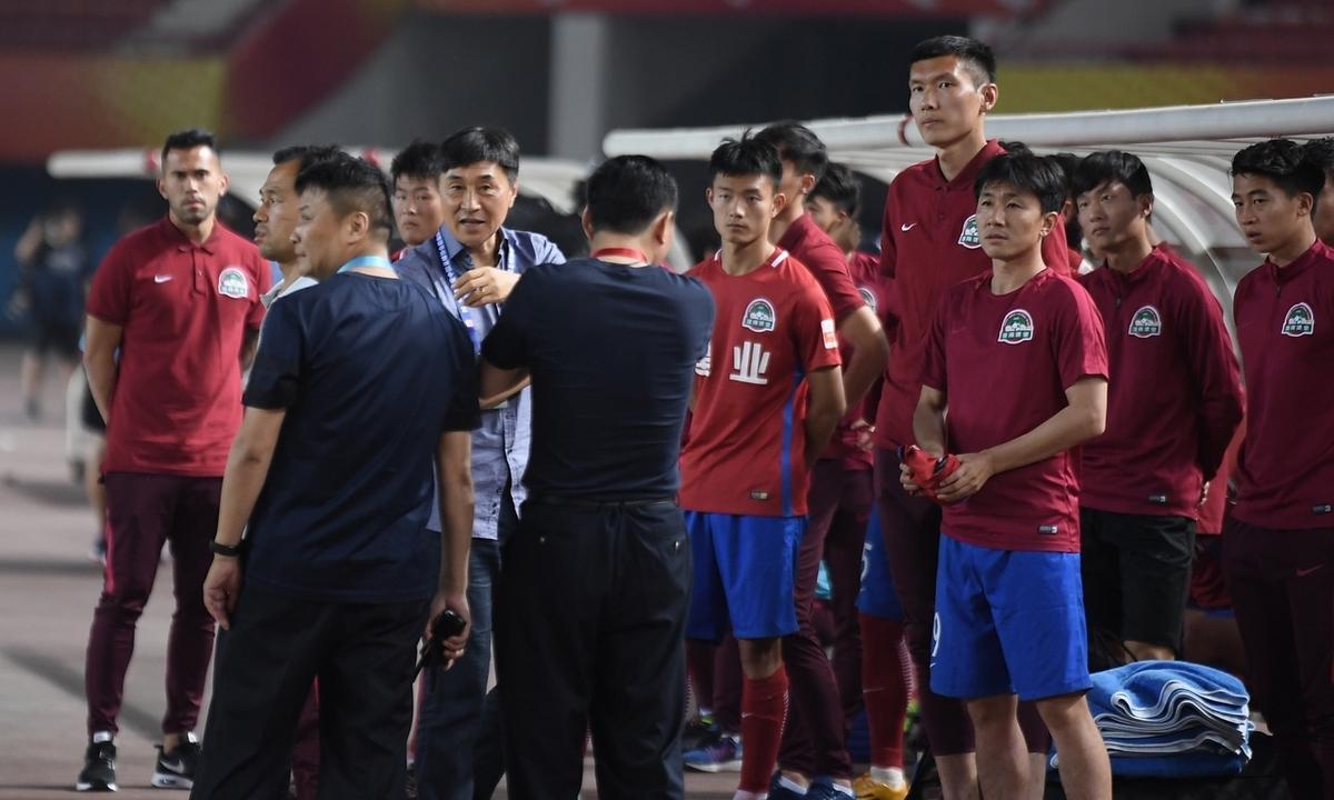 开云体育在线-主帅不满球队展现，全队反思备战
