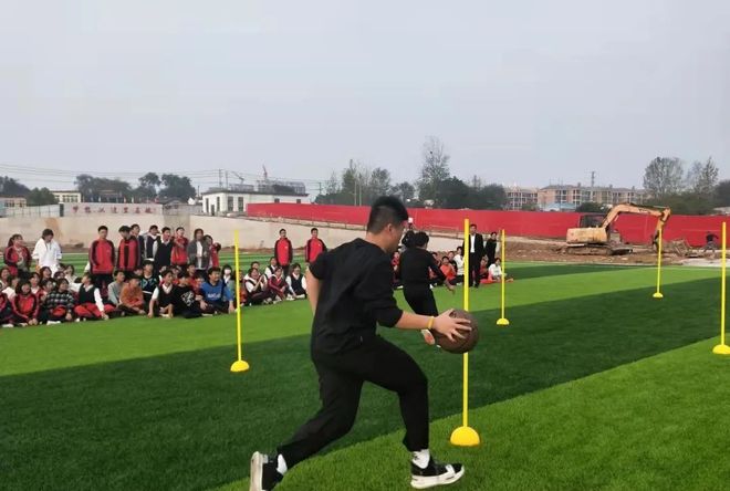 富力学院综合团体赛大放异彩，团结一心