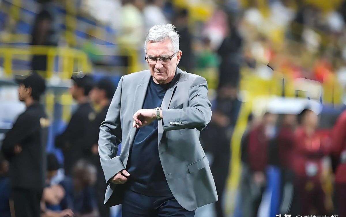 开云体育中国-卡普行进中的雷恩，破解对手防线