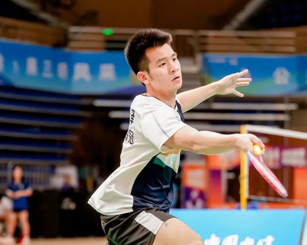开云体育入口-羽毛球冠军秀出精湛技艺惊艳全场