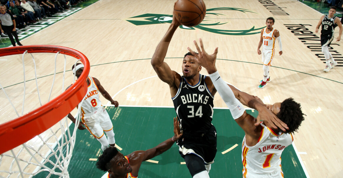 关于雄鹿胜圣洁保持不败势头的信息