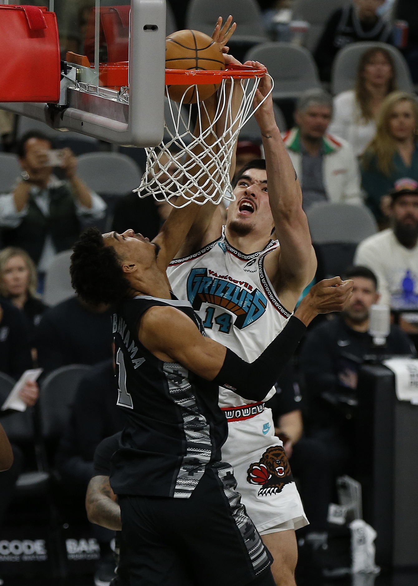 马刺主场击败森林狼，东部成绩继续领先