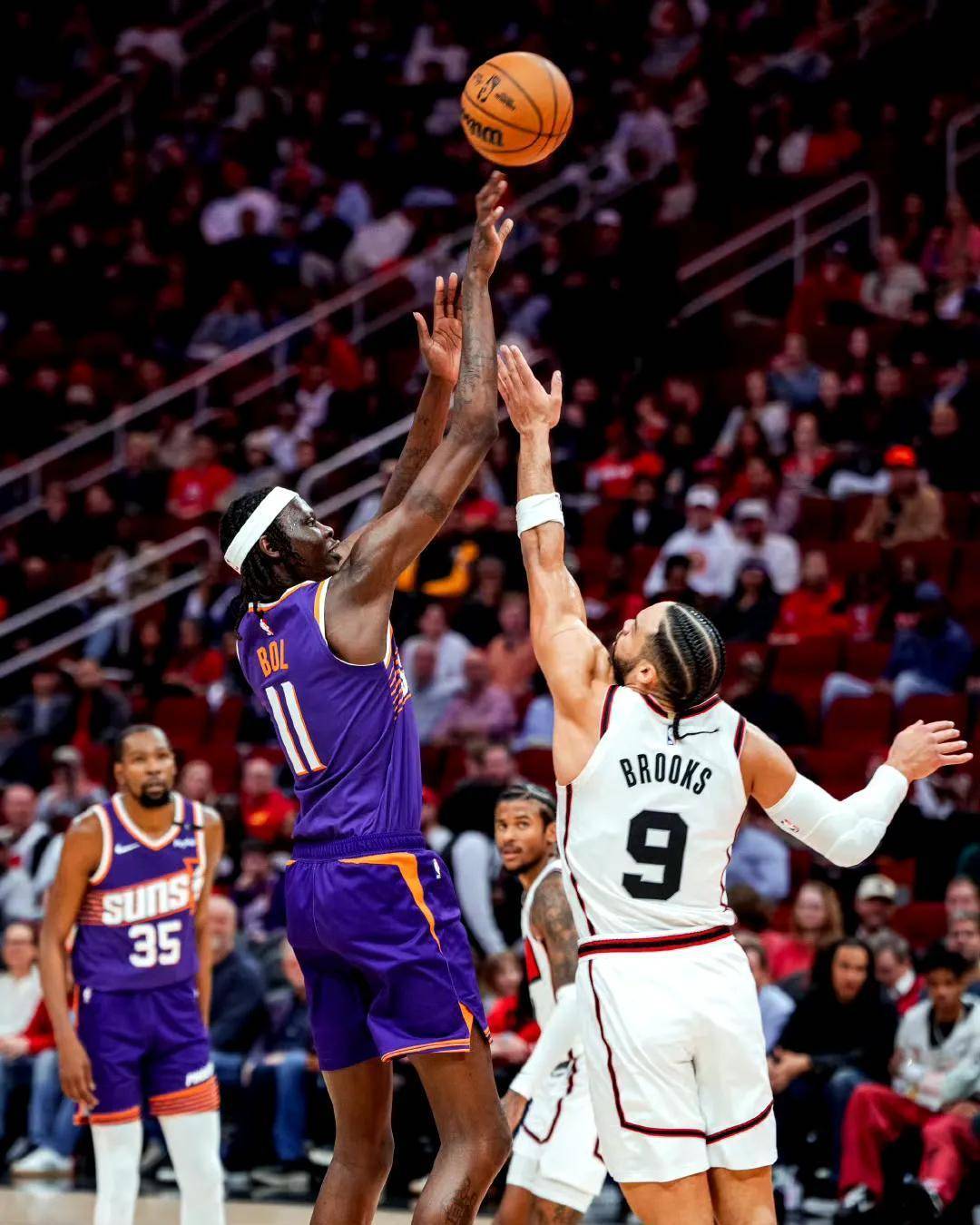 开云官网-篮网队季后赛表现抢眼，球队成绩逐渐提升的简单介绍