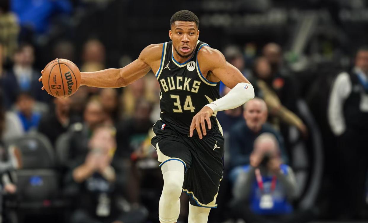 开云体育官网-雄鹿战胜独行侠，字母哥奉献大四双！