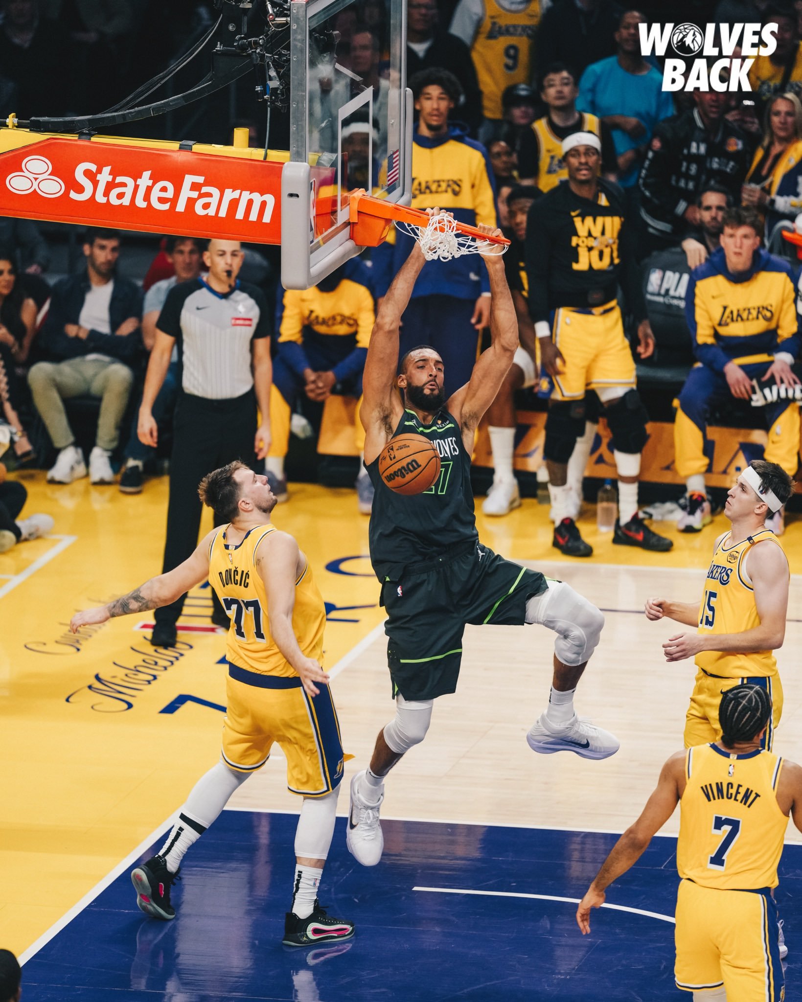 开云下载-灰熊总裁现场观战，对球队前景充满信心的简单介绍