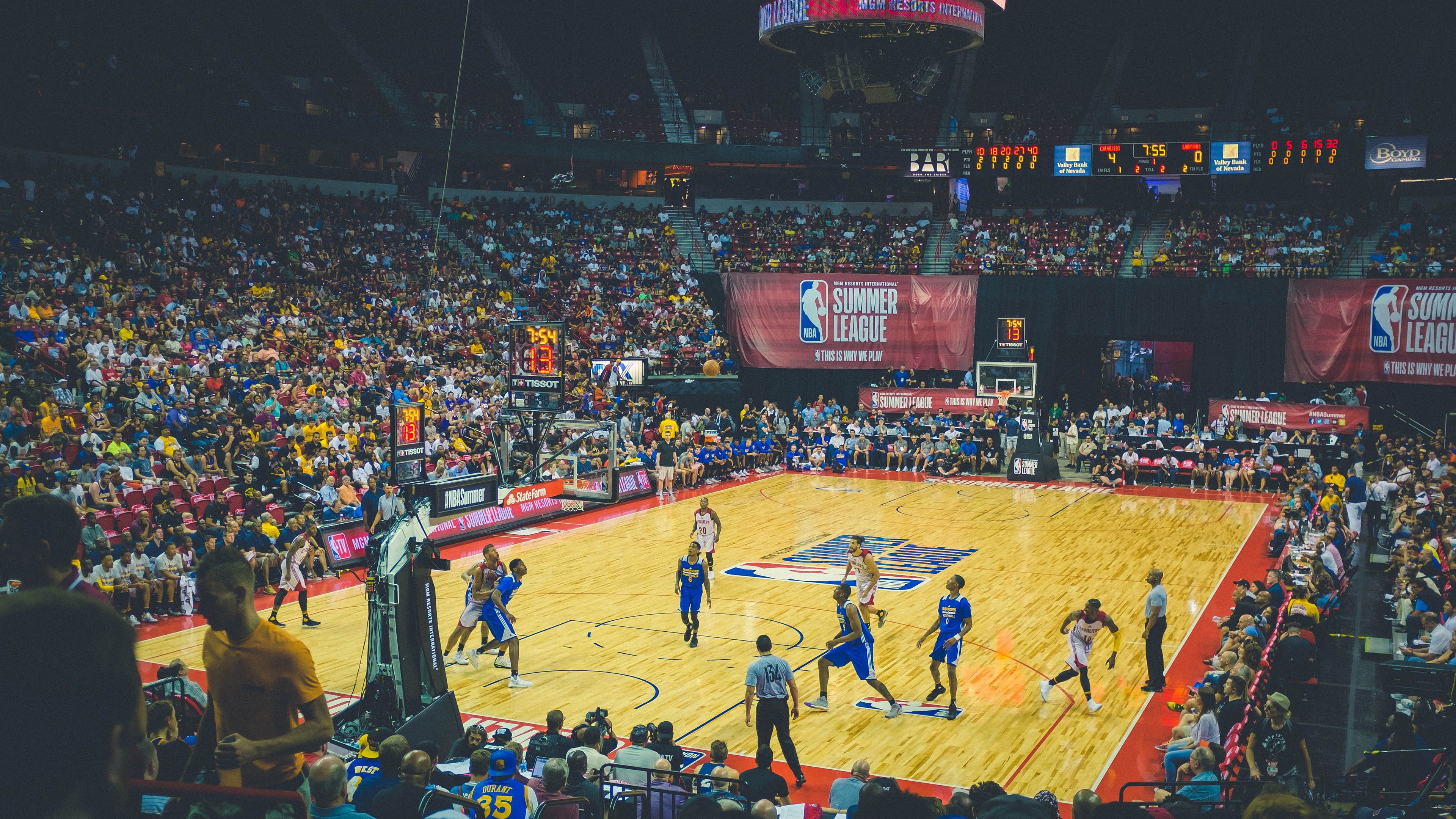 双轨制霸权，当莱万的个人英雄主义遇上比利时的精密绞杀