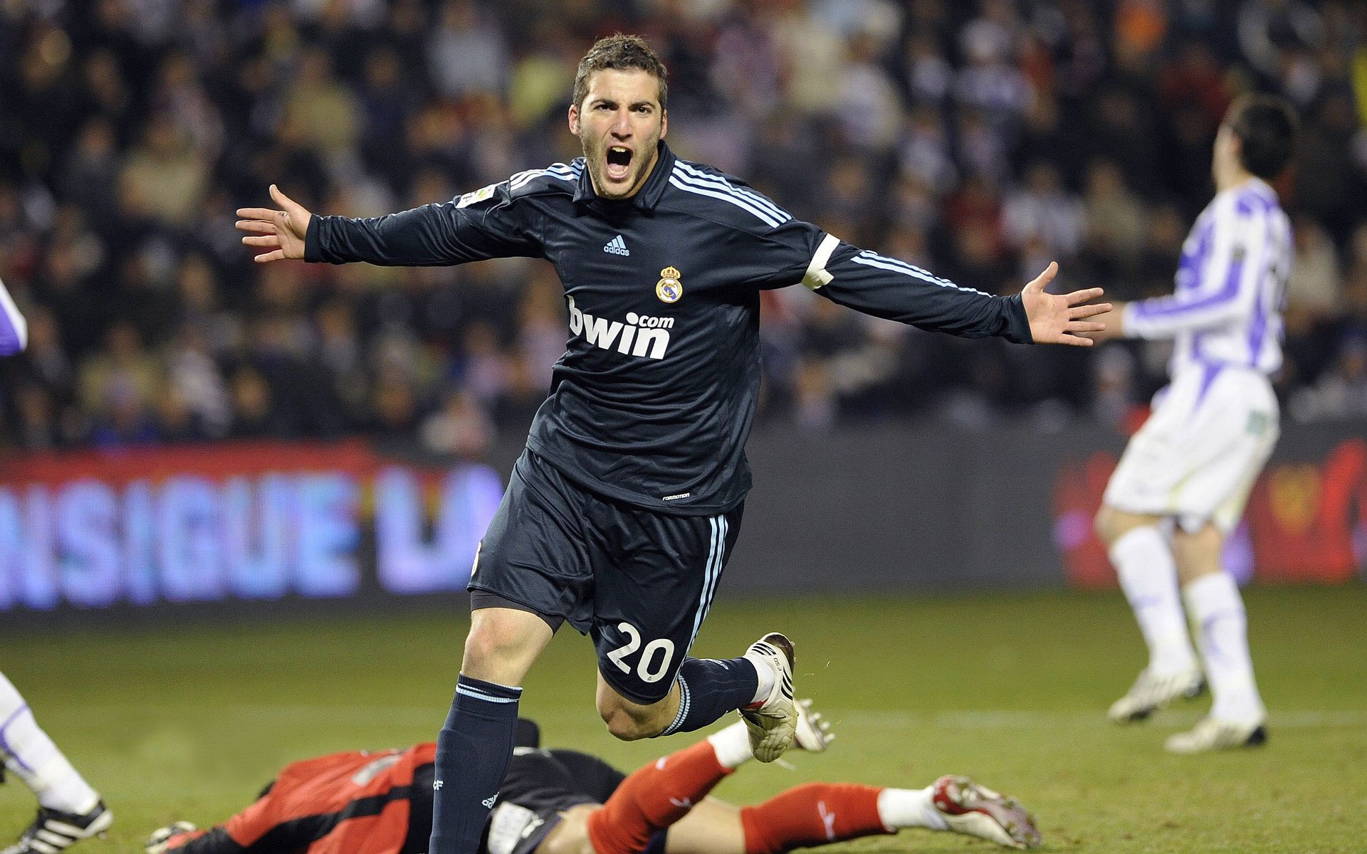 开云官网-碾压与超越，当团队胜利点亮个人星辰