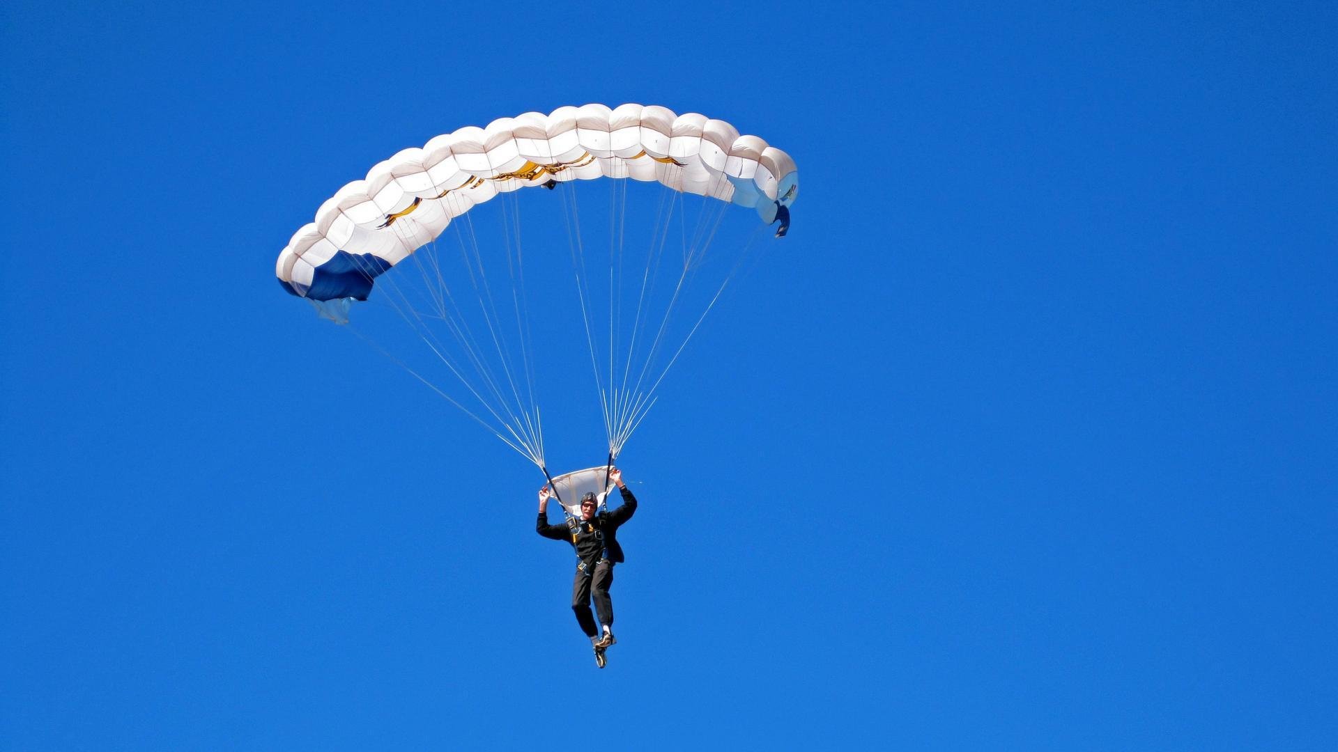 红土与硬地的千年赌约,当罗兰·加洛斯走进O2球场